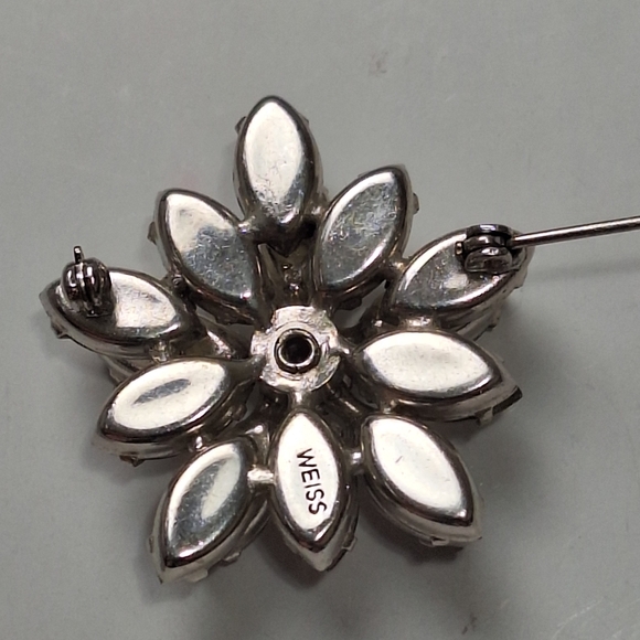 Vintage Weiss Silver Tone Clear Rhinestone Flower Brooch With Pin Stop - Picture 3 of 7